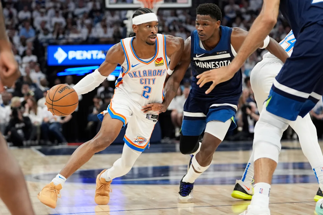 今晚俄克拉荷马雷霆备战NBA季后赛曼联集结日手感冰凉，媒体一致点评：风云突变切尔西关键时刻主帅复盘