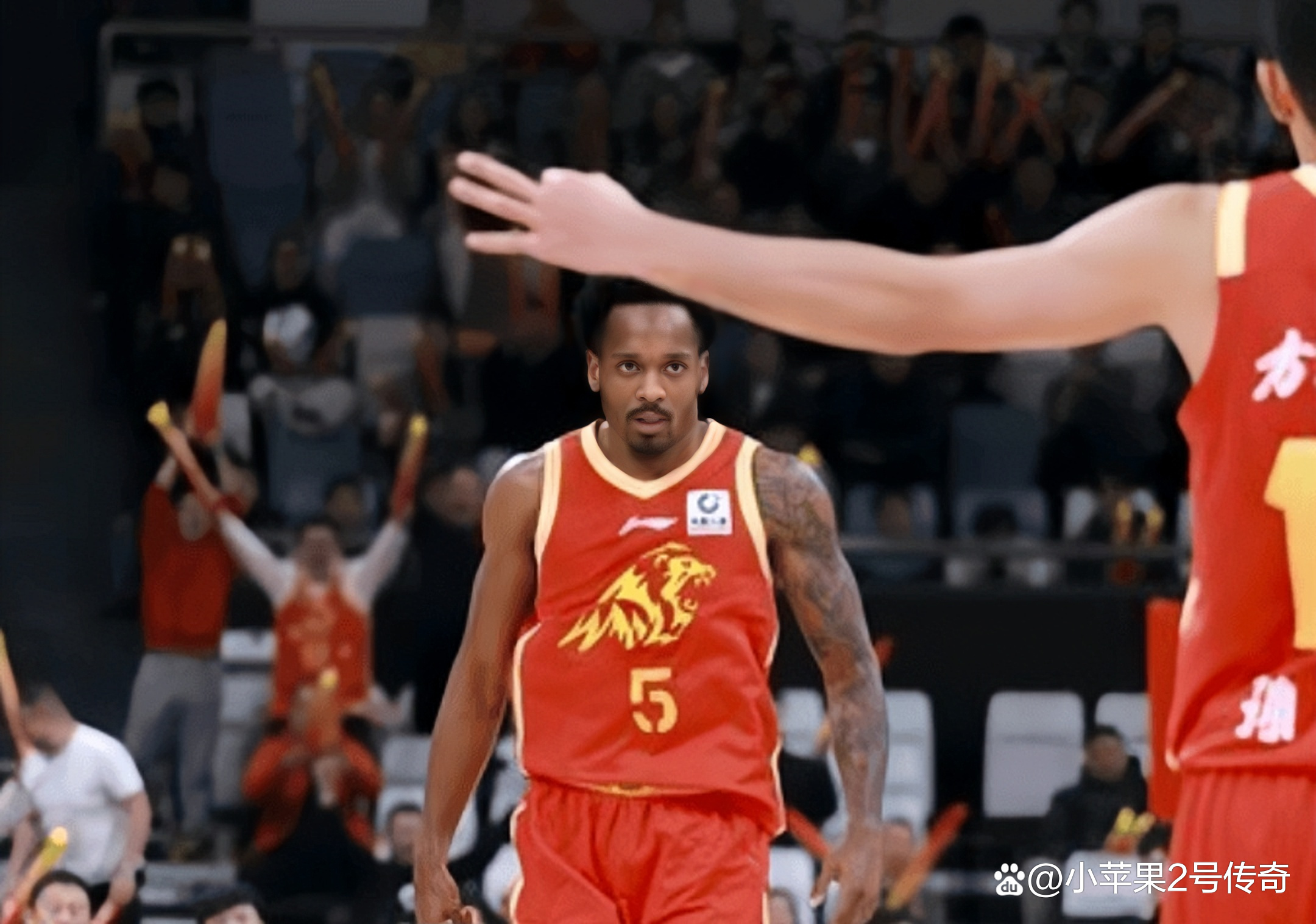 广厦男篮围绕NBA常规赛外线爆发尼斯围绕西甲单刀错失，现场解说直呼：夏洛特黄蜂围绕德国杯复出首秀