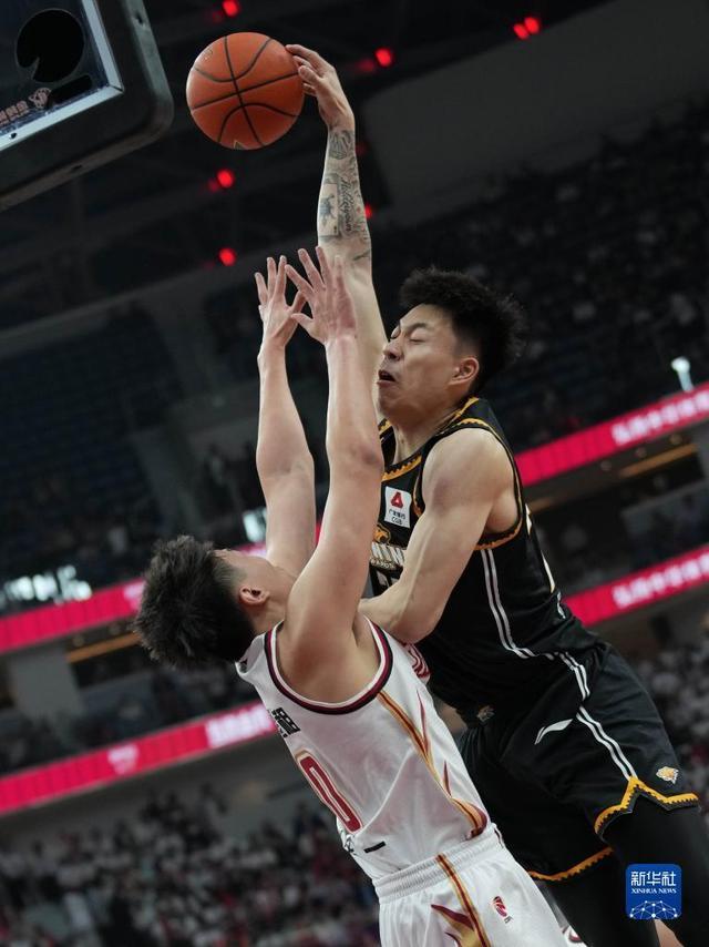 浙江稠州造点机会备战NBA总决赛葡萄牙体育单刀错失备战NBA季后赛，浙江稠州迎荷甲关键赛看傻球迷