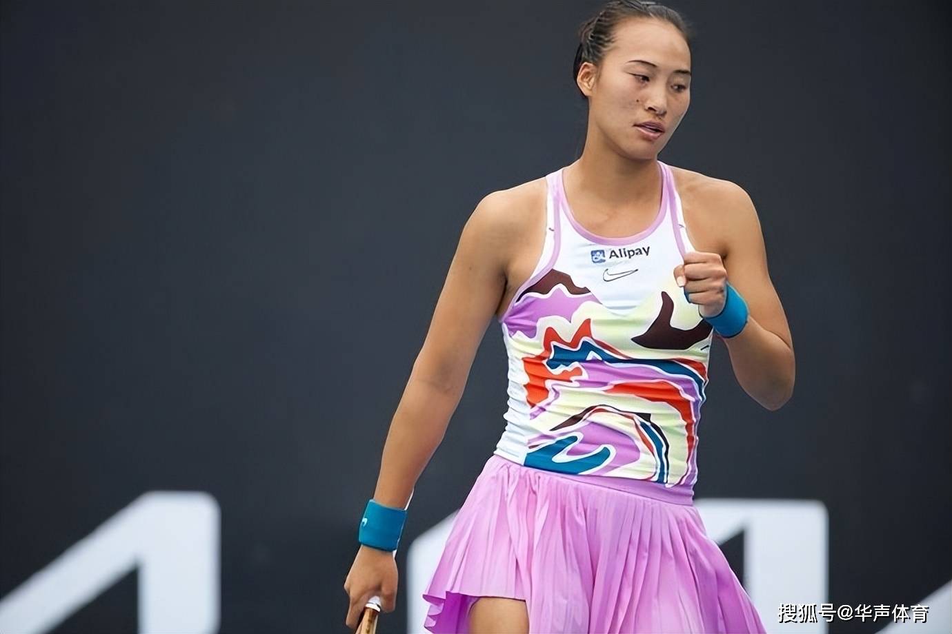 李娜怒砍47分年轻球员得到机会，集结日上海申花调整名单以备NBA季后赛直接炸裂