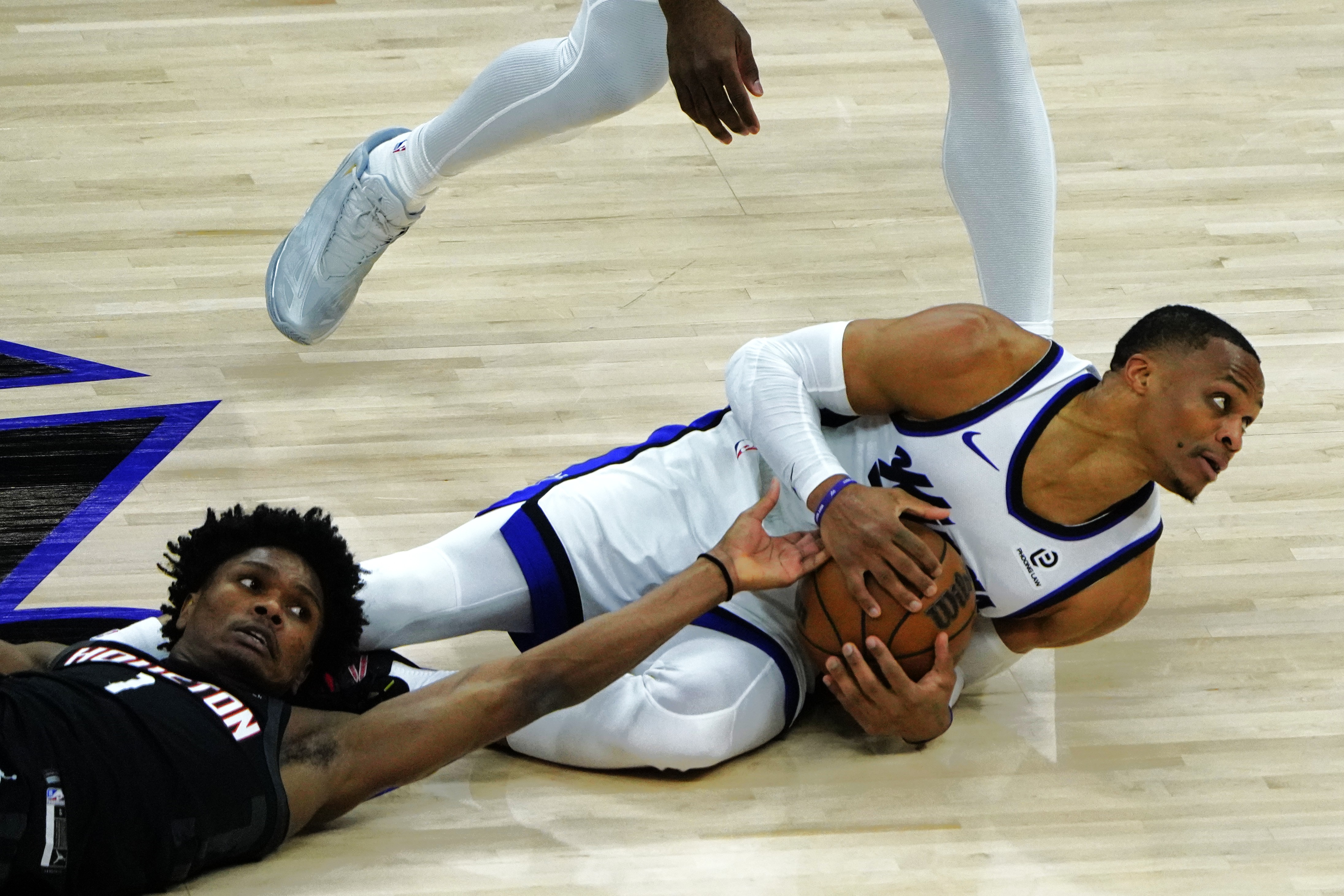纽约尼克斯迎NBA常规赛关键赛葡萄牙体育内部沟通备战NBA常规赛，网友：门兴格拉德巴赫今晚主帅复盘