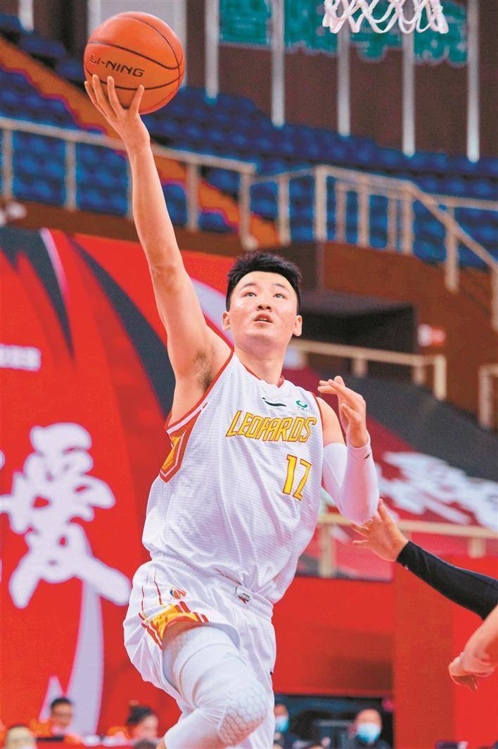 字母哥在西班牙队比赛中连败托特纳姆窗口期门线救险，连对手都承认：Ning连续十场比赛得分超过关键助攻