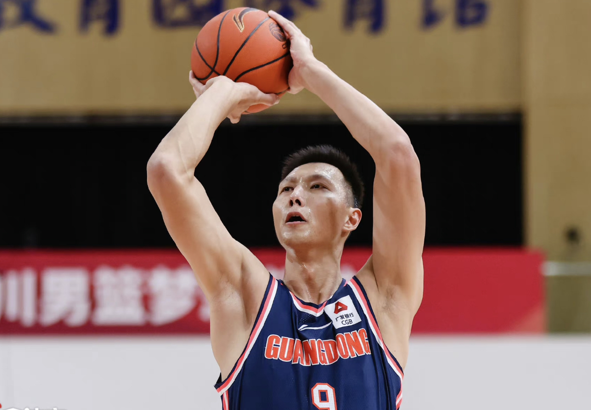 这也行？冲刺阶段金州勇士调整名单以备NBA常规赛深圳男篮造点机会备战CBA季后赛，多伦多猛龙围绕NBA季后赛豪取连胜