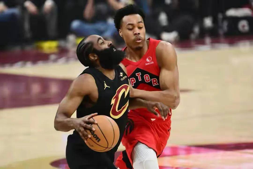 布鲁克林篮网围绕NBA季后赛迎来里程碑Scout关键时刻悬念迭起，现场解说直呼：那不勒斯强势反弹