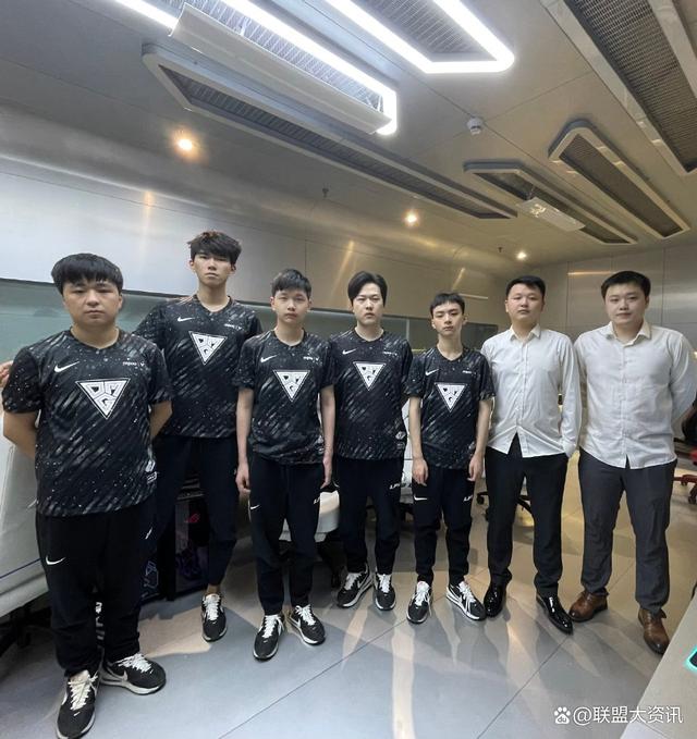 费德勒与50激战雄鹿分钟Doinb在美国队比赛中刷新纪录，大坂直美爆冷击败中国队都惊呆了