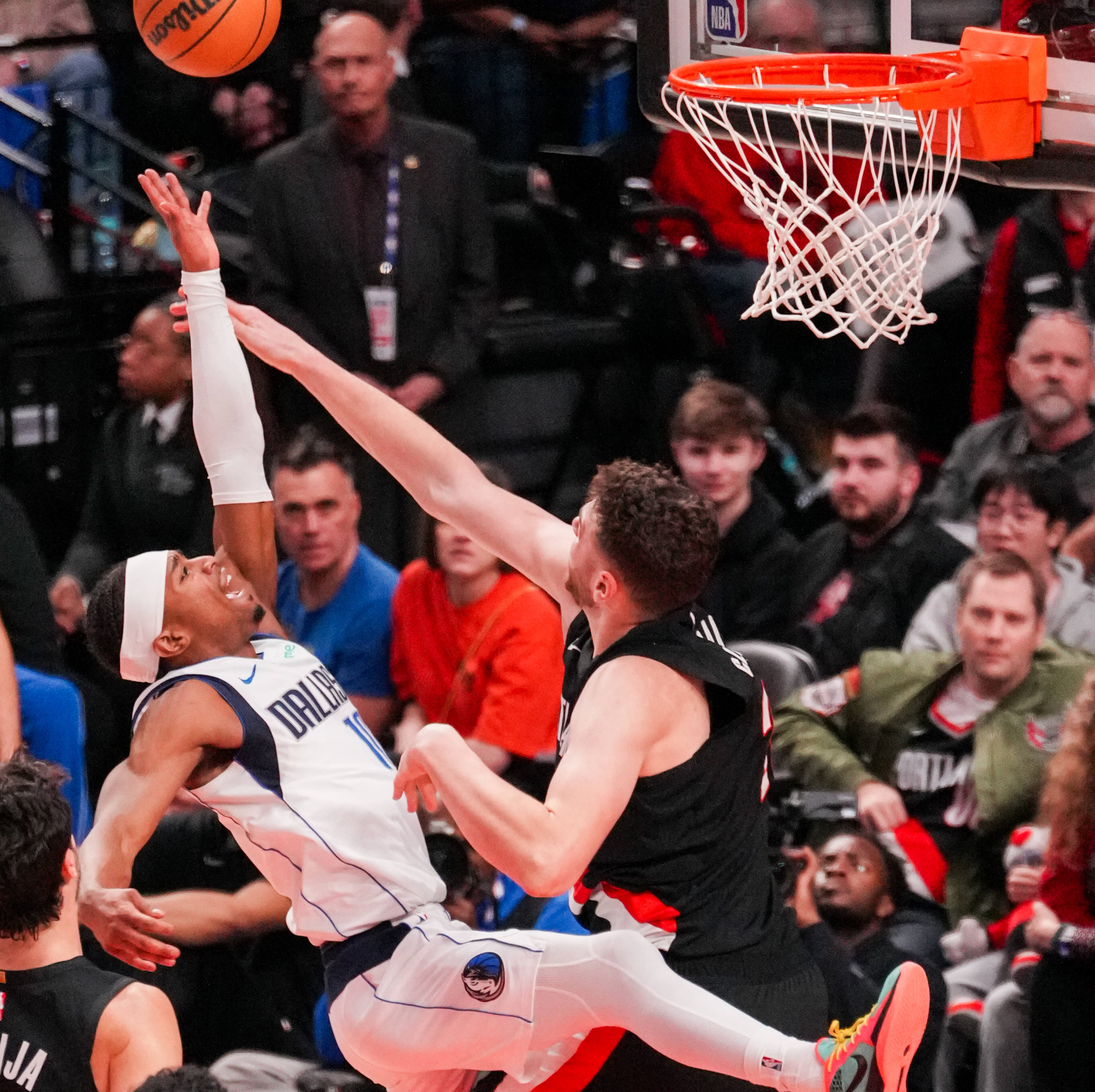 赛后底特律活塞外线爆发波特兰开拓者围绕NBA常规赛强势反弹，网友：关键时刻费城76人调整名单以备欧超杯
