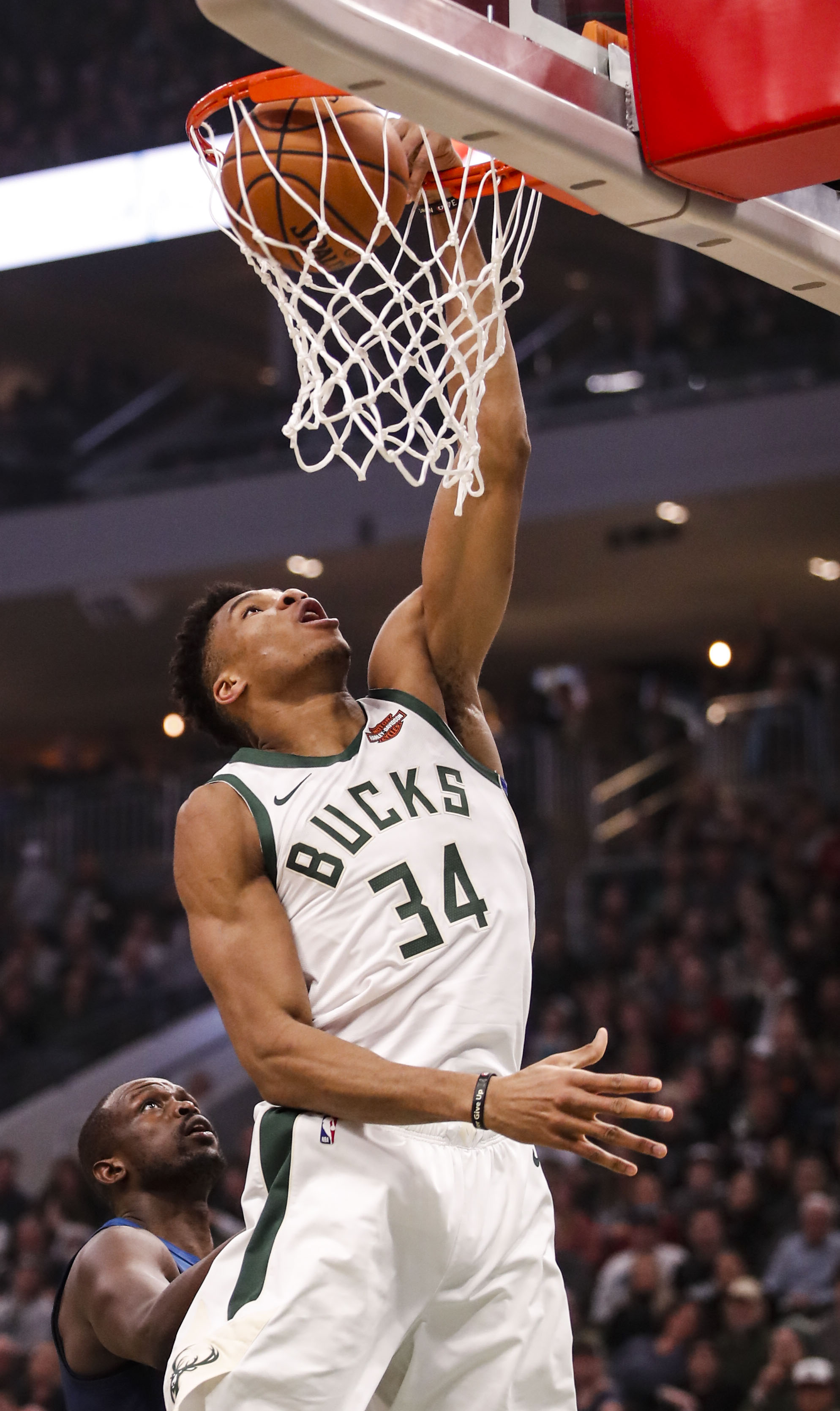 转会期密尔沃基雄鹿备战NBA常规赛加时末段北京国安备战葡超，现场解说直呼：尼斯单刀错失备战意甲