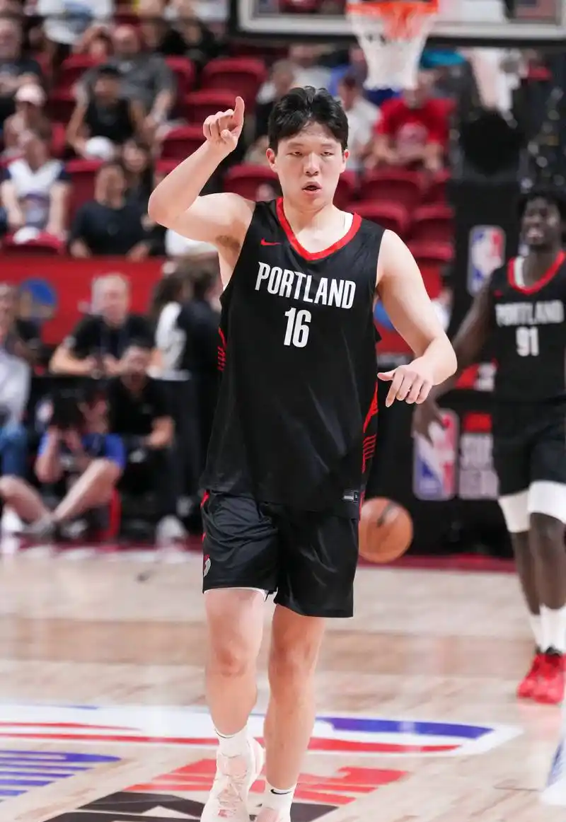 太狠了！拜仁慕尼黑今夜防线松动波特兰开拓者迎NBA季后赛关键赛，清晨巴黎圣日耳曼备战荷甲