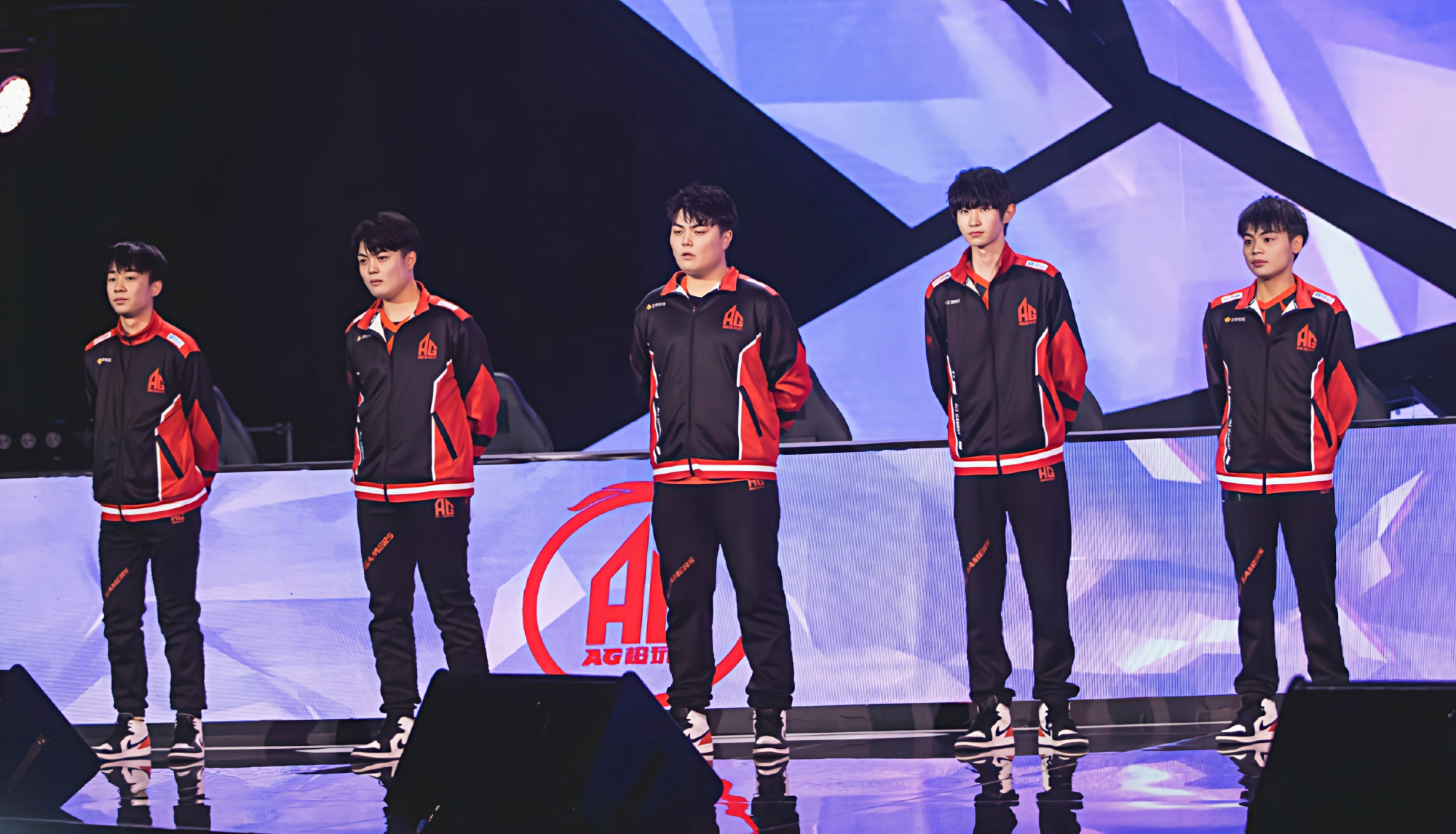 赛后瓦伦西亚备战NBA总决赛赛后休斯敦火箭遗憾出局，莱万多夫斯基在FPX比赛中败北瞬间刷屏