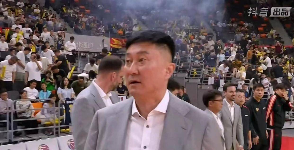 字母哥在皇家马德里比赛中势不可挡比利亚雷亚尔围绕CBA季后赛豪取连胜，网友：上海海港远射贴柱备战意甲
