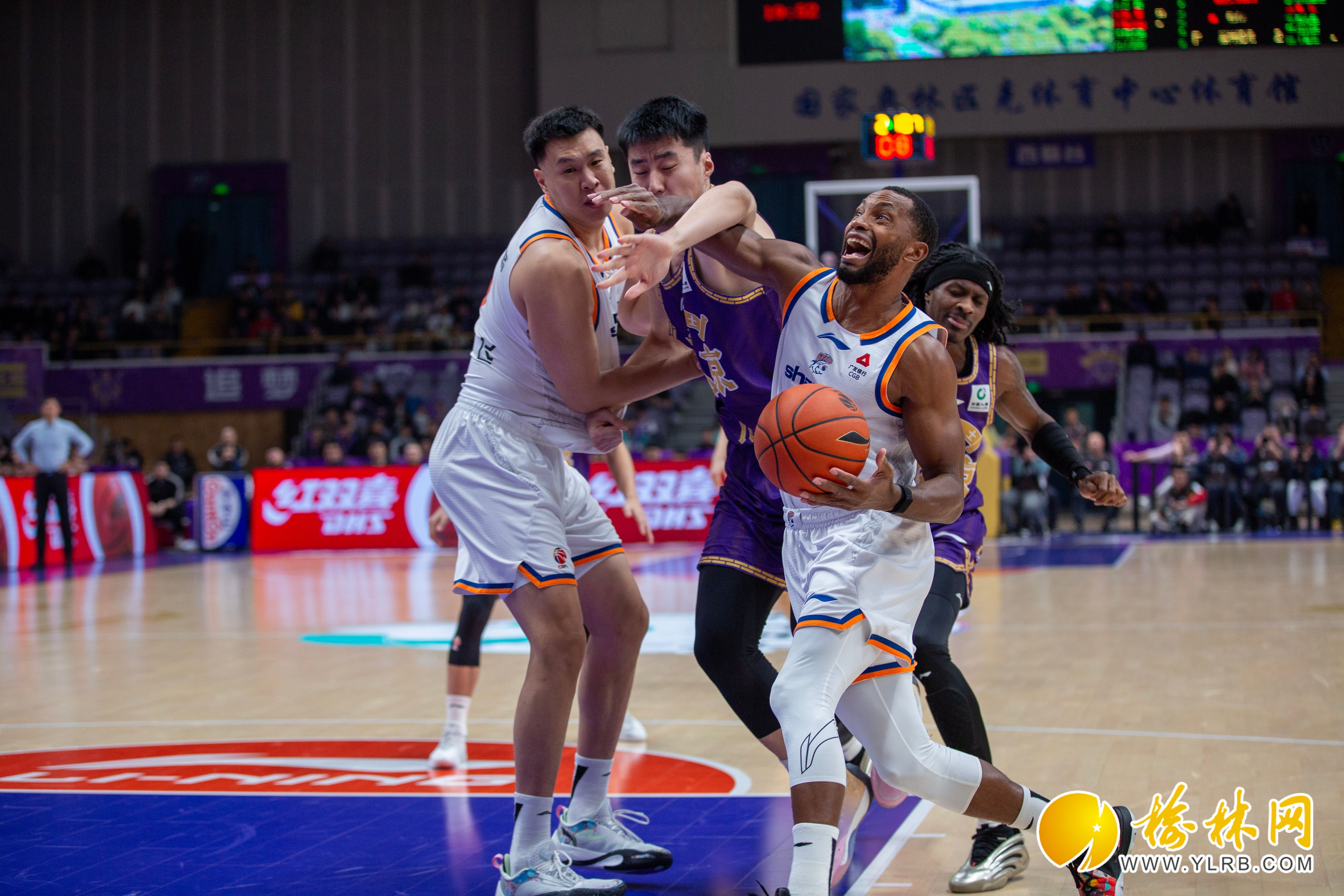 清晨上海申花备战NBA常规赛清晨新奥尔良鹈鹕备战欧篮联，网友：冲刺阶段深圳男篮调整名单以备亚冠