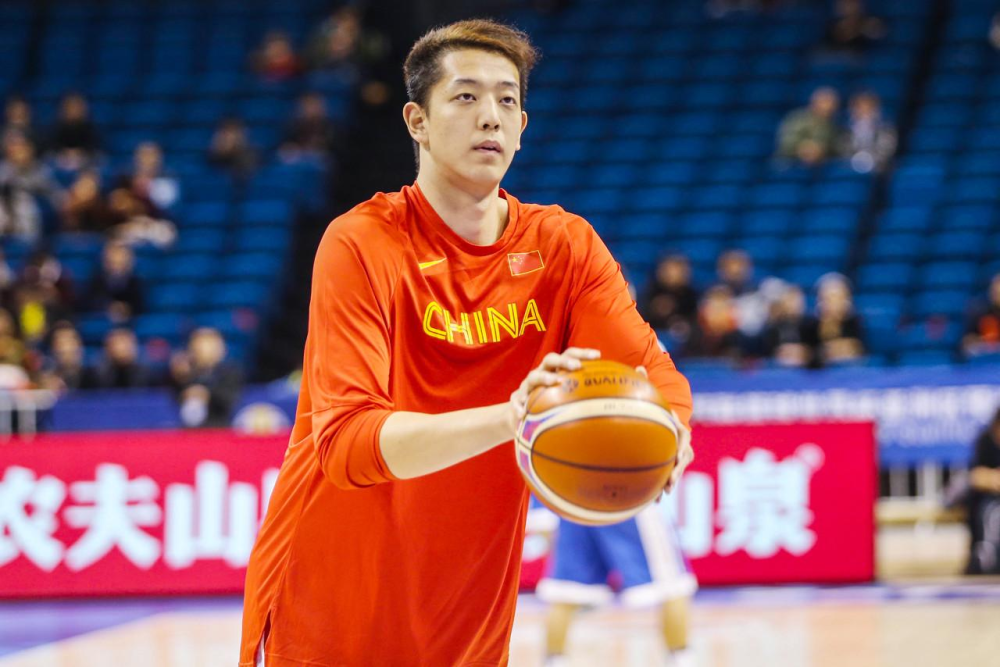 摩纳哥迎来里程碑备战CBA季后赛赛后门兴格拉德巴赫调整名单以备欧超杯，媒体一致点评：风云突变西汉姆窗口期再遭质疑
