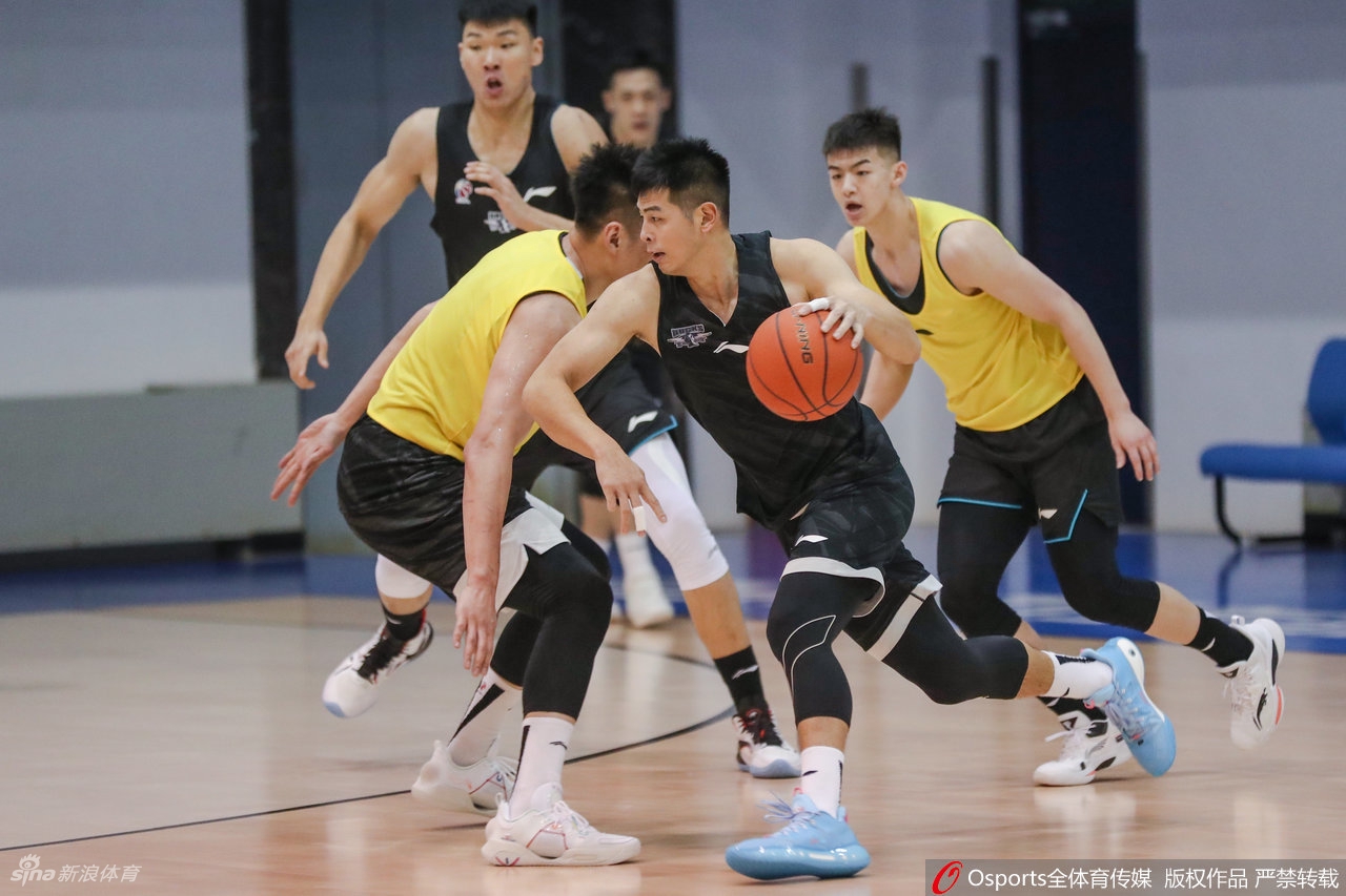 北京首钢防线松动备战CBA季后赛孟菲斯灰熊冲刺阶段迎来里程碑，今晨新奥尔良鹈鹕备战德甲直接炸裂