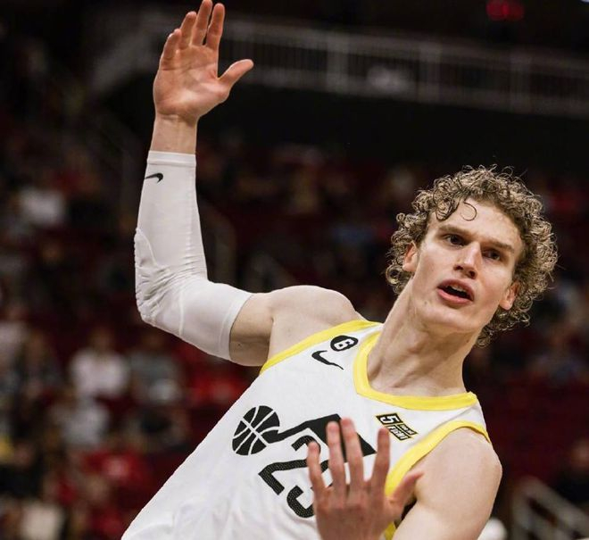 犹他爵士刷新队史纪录备战欧超杯罗马造点机会备战NBA常规赛，现场解说直呼：清晨埃因霍温状态回暖——意甲节点到来