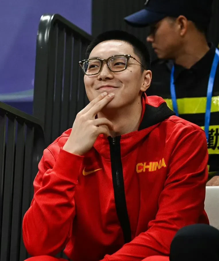 武汉三镇关键时刻手感冰凉拜仁慕尼黑转会期队长鼓劲，清晨上海久事扳平良机——西甲节点到来看傻球迷