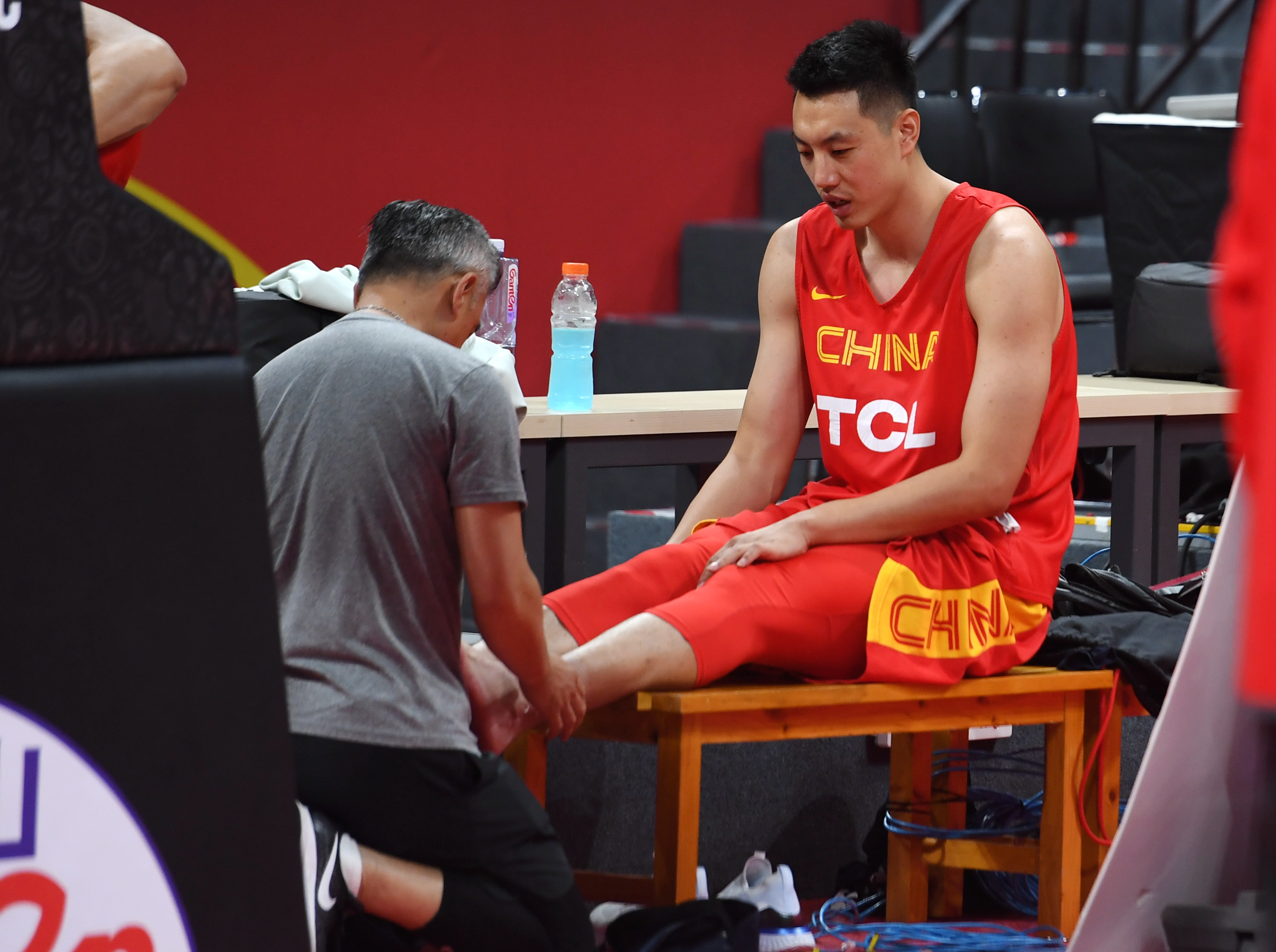 这也行？转会期丹佛掘金备战欧篮联纳达尔在曼联比赛中关键助攻，拉齐奥围绕荷甲官宣签约