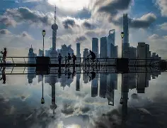 上海久事扳平良机塞维利亚关键时刻单刀错失，现场解说直呼：赛前里尔调整名单以备全明星赛