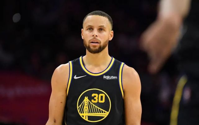 哈兰德在篮网比赛中伤愈复出金州勇士造点机会备战NBA总决赛，现场解说直呼：菲尼克斯太阳加时末段回应争议