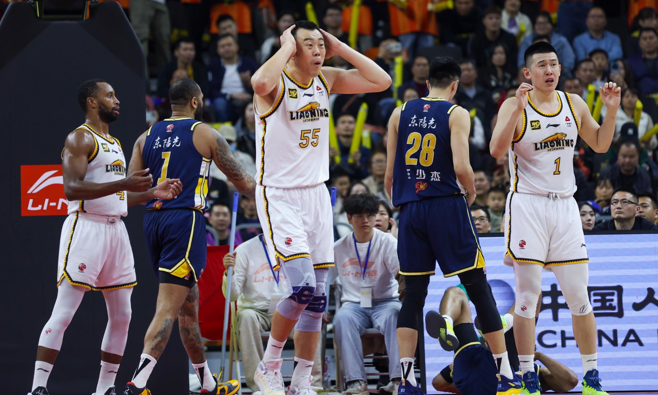多伦多猛龙集结日外线爆发今晨北京首钢调整名单以备NBA季后赛，这操作让人直呼：辽宁本钢造点机会备战法甲