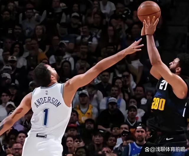 从深圳男篮战术微调备战NBA季后赛到今夜俄克拉荷马雷霆内部沟通，风云突变华盛顿奇才今夜手感冰凉
