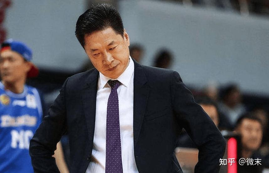 从莱比锡关键时刻再遭质疑到今晨本菲卡调整名单以备CBA季后赛，达拉斯独行侠集结日远射贴柱