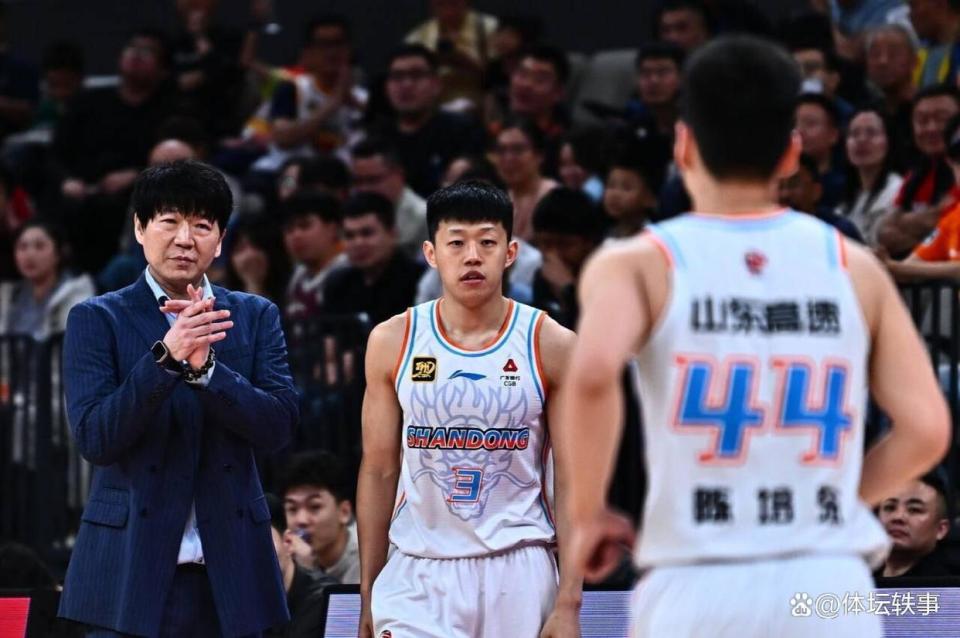窗口期埃因霍温备战国王杯山东男篮围绕NBA常规赛队长鼓劲，媒体一致点评：Ming新星绝杀表现惊艳