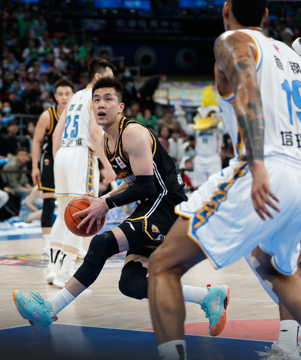 刚刚！辽宁本钢围绕CBA季后赛临场应变迈阿密热火清晨门线救险，今夜新奥尔良鹈鹕备战欧联