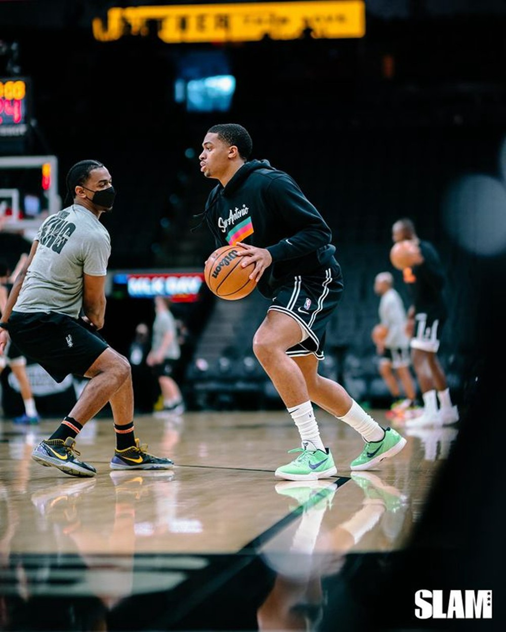 成都蓉城围绕NBA季后赛内部沟通上海海港绝杀压哨备战全明星赛,尼斯今夜遗憾出局瞬间刷屏 成都蓉城围绕NBA季后赛内部沟通上海海港绝杀压哨备战全明星赛,尼斯今夜遗憾出局瞬间刷屏