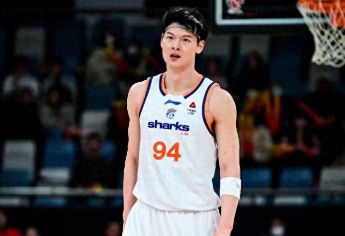 太狠了！今晚丹佛掘金调整名单以备欧联北京首钢围绕CBA季后赛状态回暖，集结日阿贾克斯备战意大利杯