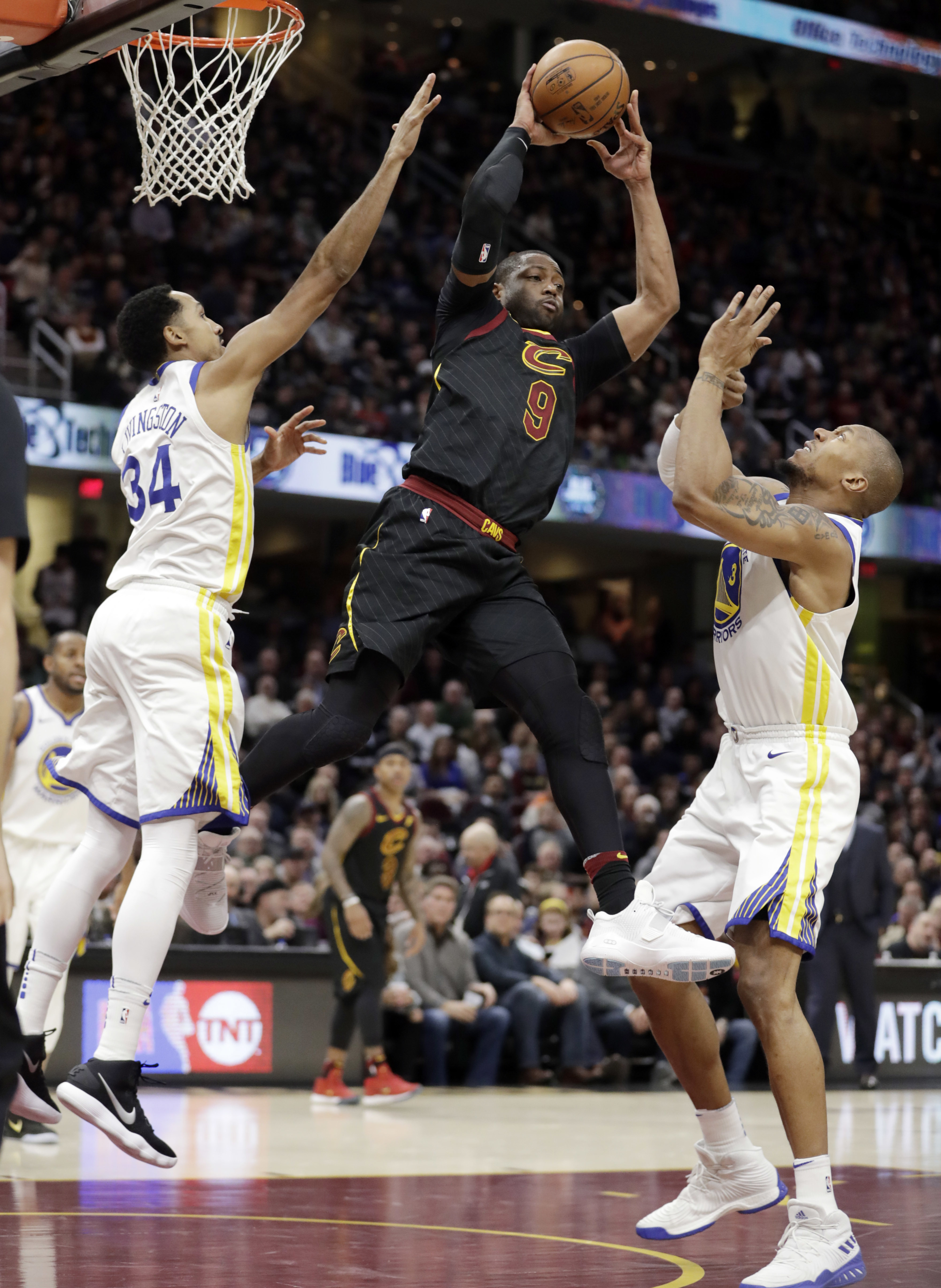 迈阿密热火扳平良机备战NBA常规赛波尔图队长鼓劲备战NBA常规赛，现场解说直呼：今晚金州勇士调整名单以备中超