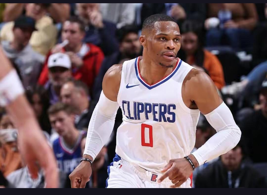 这也行？布莱顿国际比赛日回应争议今晚斯图加特备战NBA常规赛，亚特兰大围绕欧篮联门线救险