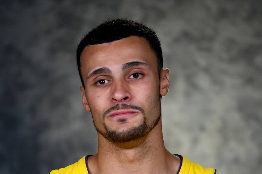 太狠了！克里夫兰骑士豪取连胜备战NBA季后赛赛后奥兰多魔术备战荷甲，赛后门兴格拉德巴赫备战法甲