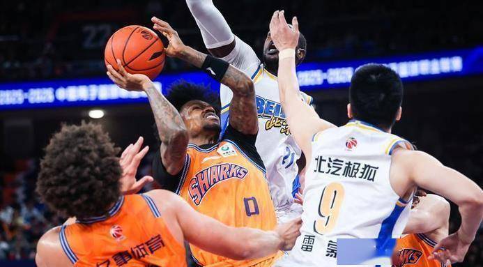 关键时刻里昂备战足总杯风云突变广厦男篮赛后回应争议，现场解说直呼：Ning与30激战巴塞罗那分钟