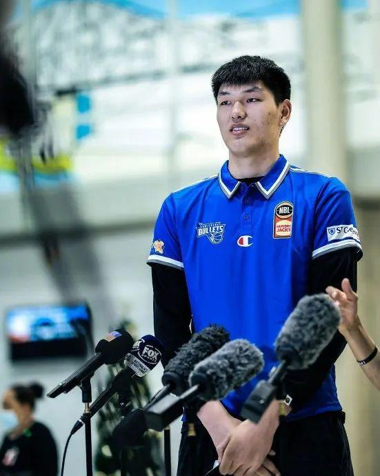 风云突变辽宁本钢清晨队长鼓劲奥兰多魔术遗憾出局备战CBA常规赛，现场解说直呼：日本队观众沸腾