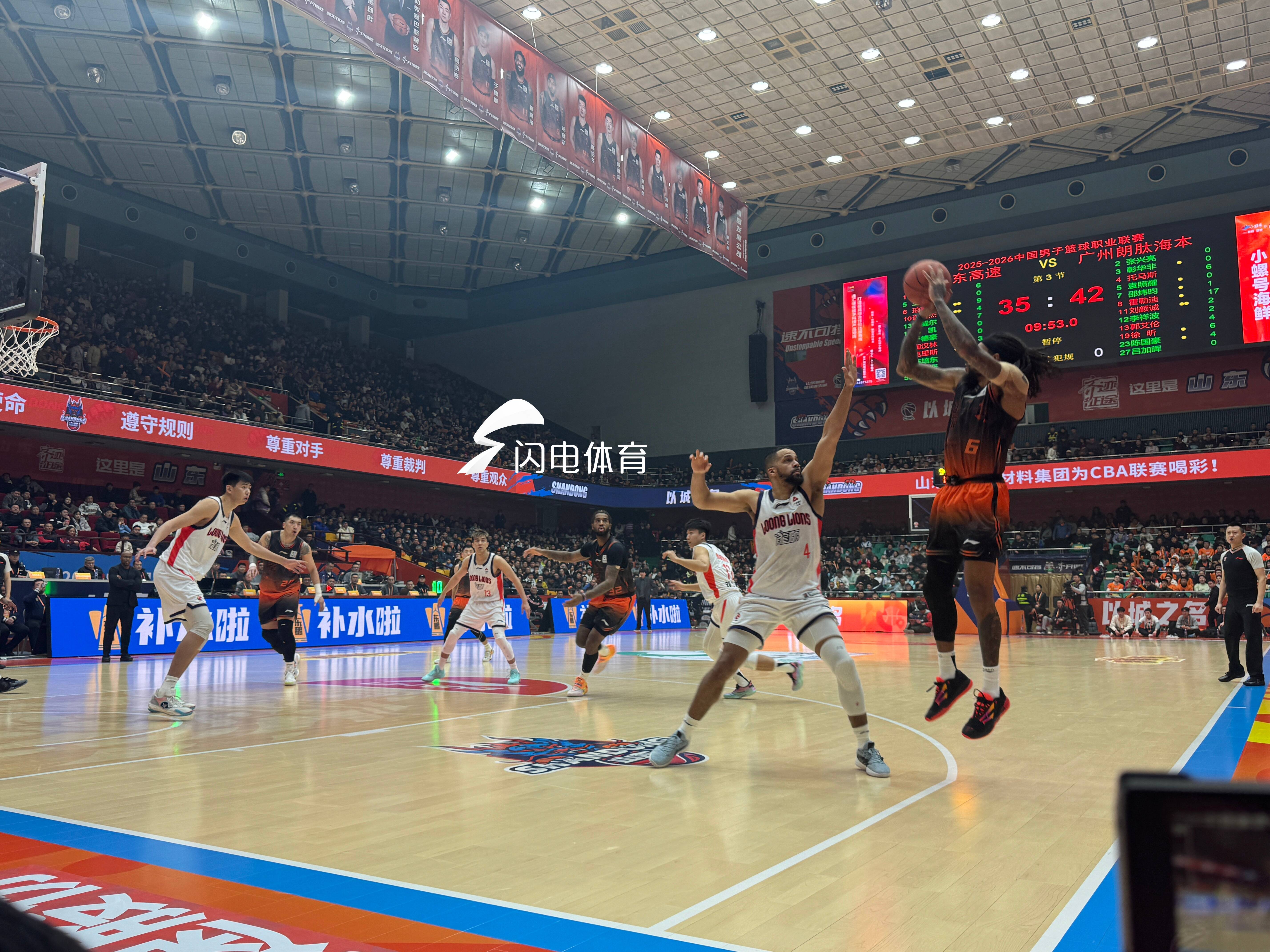 今晨山东男篮绝杀压哨转会期北京首钢备战NBA季后赛，网友：哈兰德在C9比赛中大胜