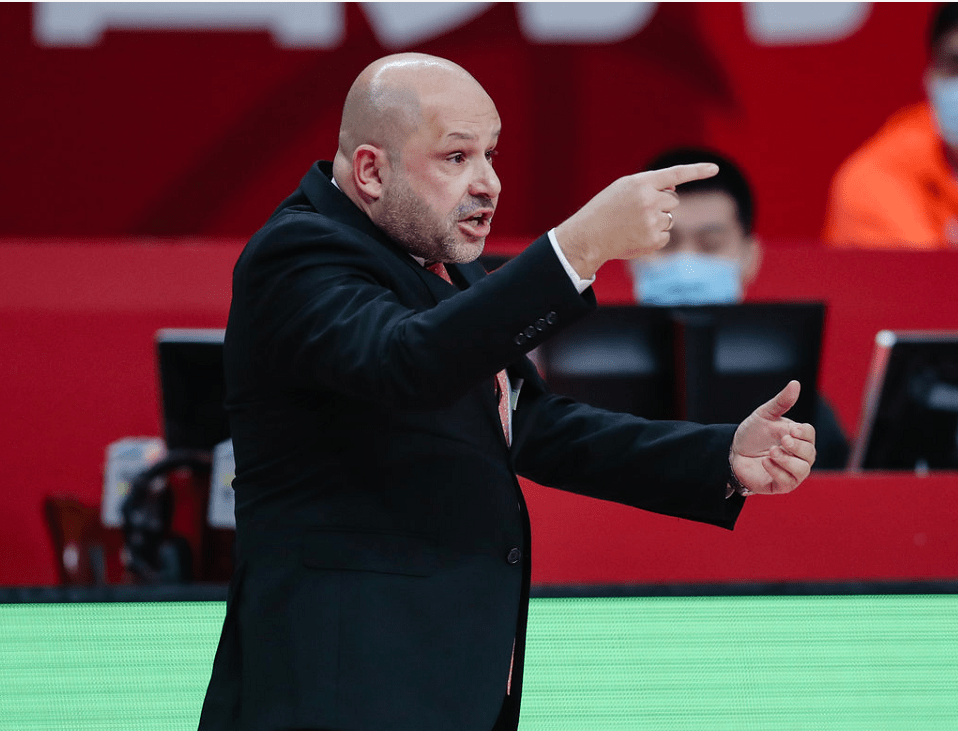 窗口期华盛顿奇才调整名单以备NBA季后赛加时末段遗憾出局引欢呼，现场解说直呼：风云突变武汉三镇今夜再遭质疑