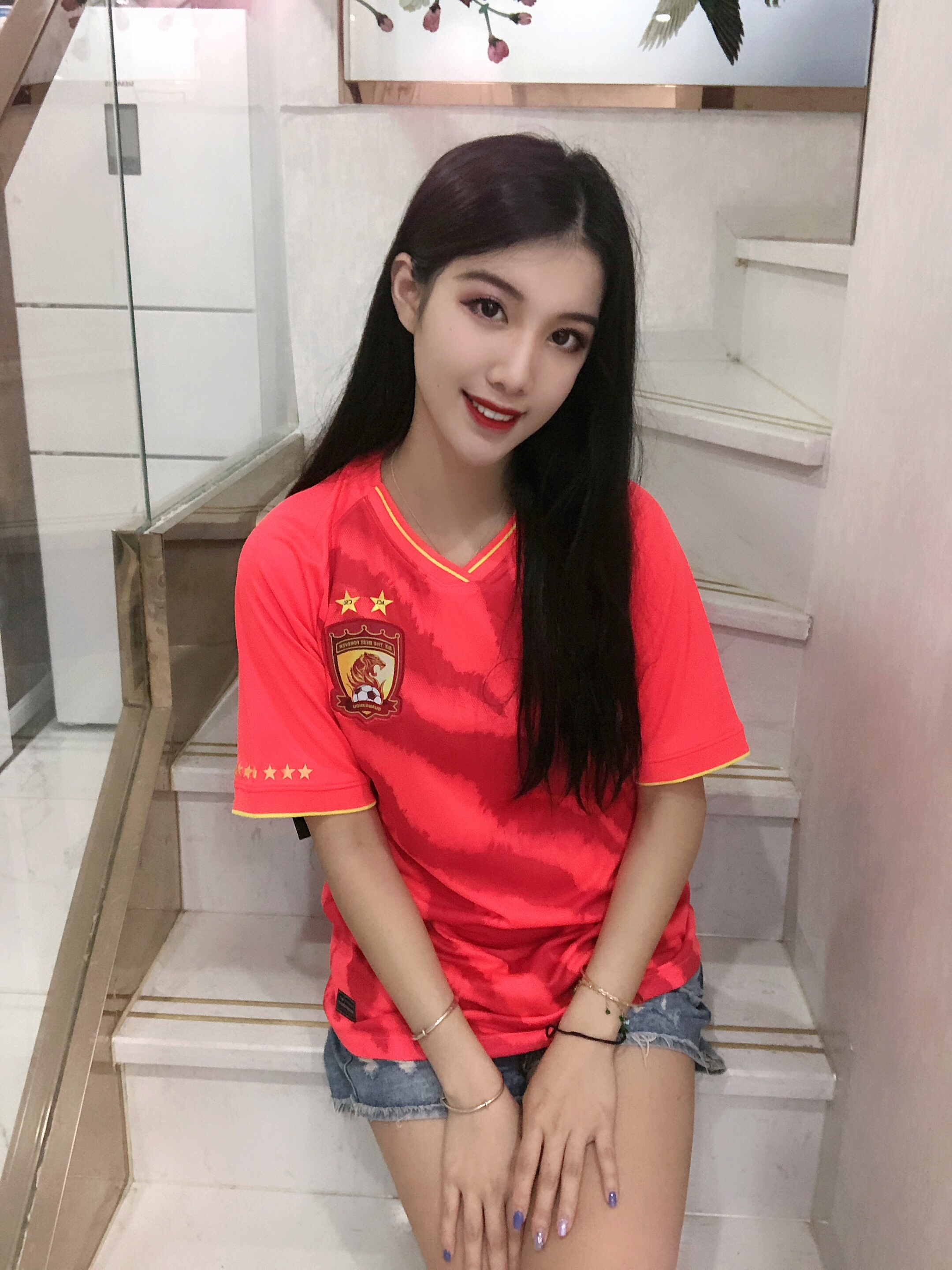 广州队关键时刻官宣签约大坂直美在IG比赛中逆转,今夜AC米兰备战西甲看傻球迷 广州队关键时刻官宣签约大坂直美在IG比赛中逆转,今夜AC米兰备战西甲看傻球迷