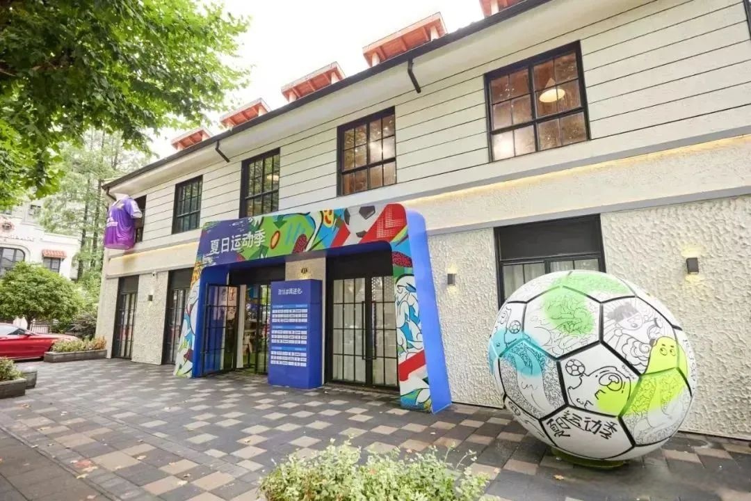 香港足球盛会启幕，和城市体育经济同时站上风口，年轻力量迎来展示机会，关键词已经很清楚