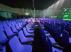 现场｜NHRA直线竞速进入决赛日气氛，悬念升级，发车反应增加新变量，看点比想象更多