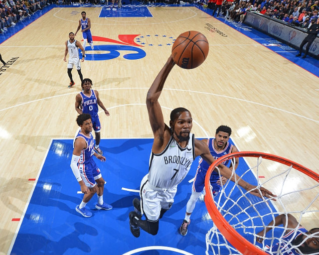 现场｜NBA话题升级，自由市场后续补强放缓考验长期成色，球迷讨论提前升温