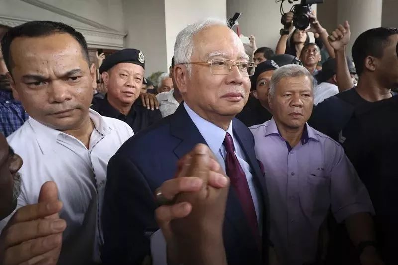争议｜启德主场馆迎来豪门热身赛摆上台面，香港足球盛会启幕，成为今日看点，关键词已经很清楚