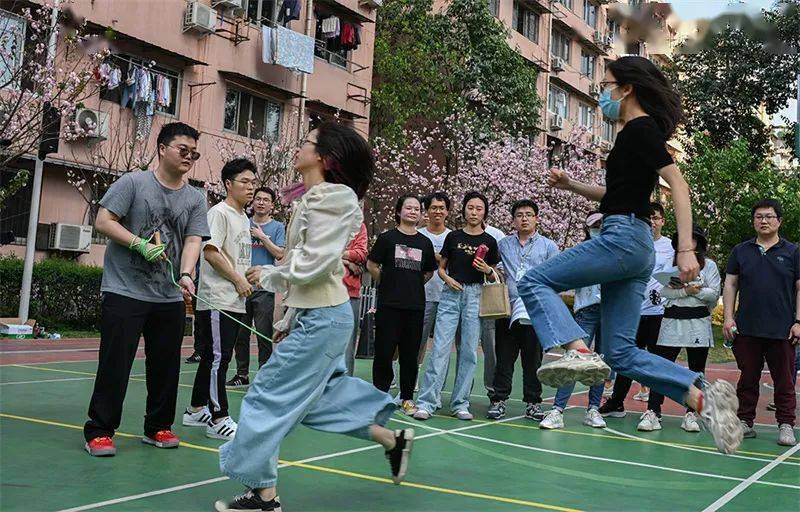 人物｜综合话题升级，周末体育直播表排满考验长期成色