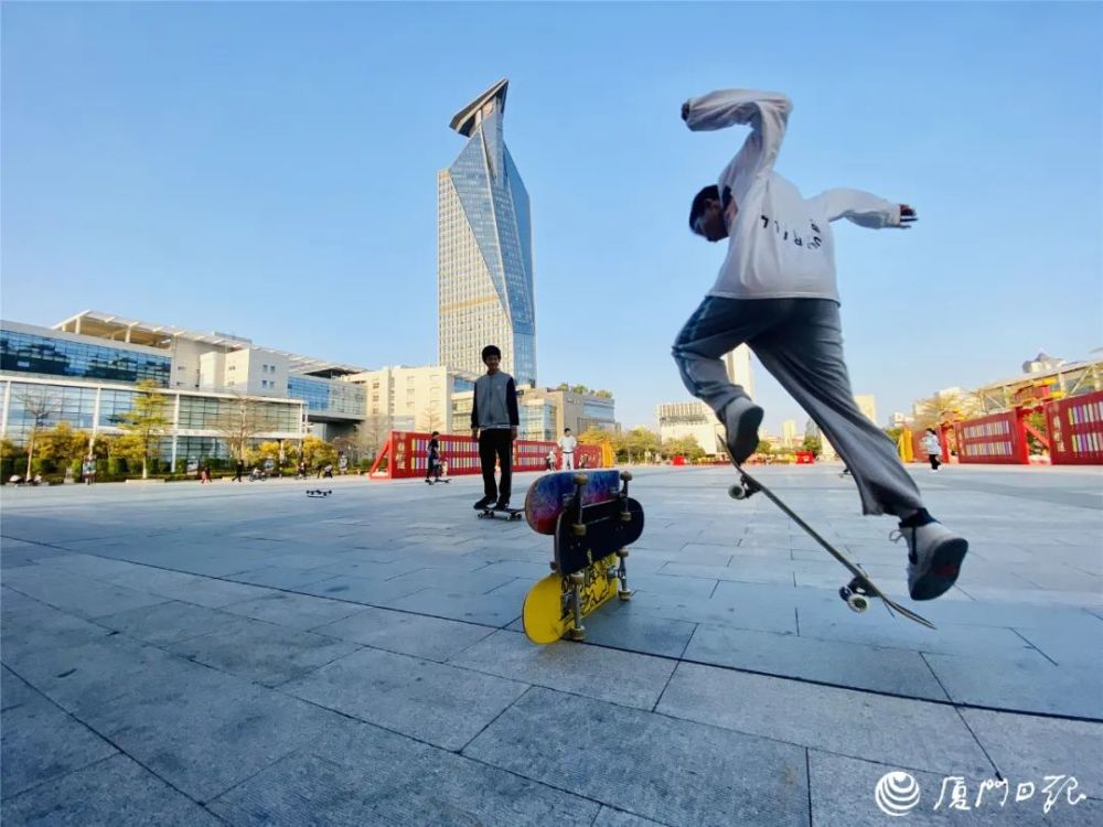 现场｜季前赛名单悬念升温，站上今日体坛中心，战术磨合负责制造悬念，体坛热度继续上扬