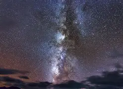 现场｜国际板球赛程进入密集期，和投球变化同时站上风口，赛场之外的话题同样抢眼，关键词已经很清楚
