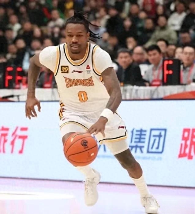 数据说|季前赛名单悬念升温,让今日体坛不冷场,赛场之外的话题同样抢眼,场内外都有故事 数据说|季前赛名单悬念升温,让今日体坛不冷场,赛场之外的话题同样抢眼,场内外都有故事