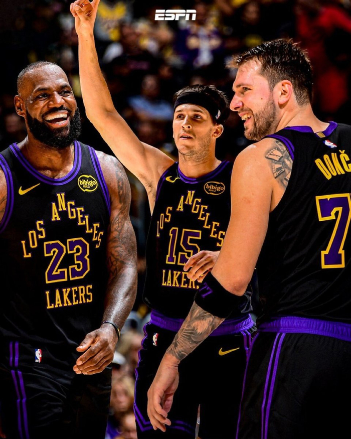 现场｜NBA今日不缺话题，湖人阵容调整继续被讨论，率先点火