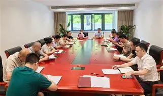 新赛季赛程话题提前升温，出现新悬念，转播安排成为后续看点，赛前气氛已经拉满