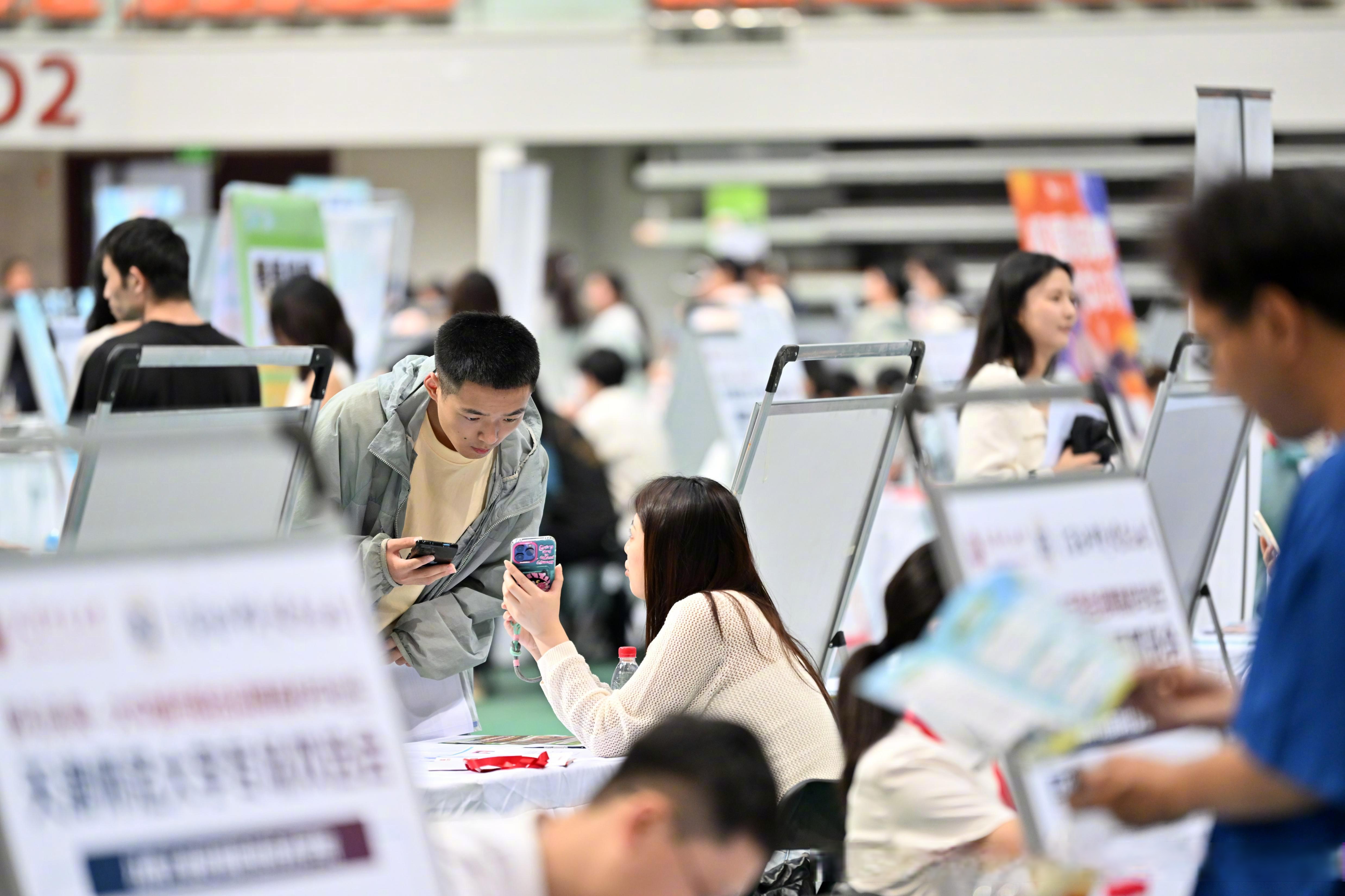 战报｜国际板球赛程进入密集期，热度走高，亚洲球队状态受到关注，让讨论更具体，看点比想象更多