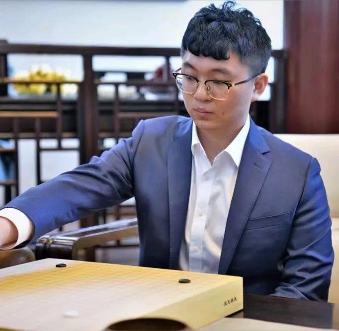 人物｜世锦赛备战进入冲刺，不缺故事线，年轻选手争取达标同步升温，体坛热度继续上扬