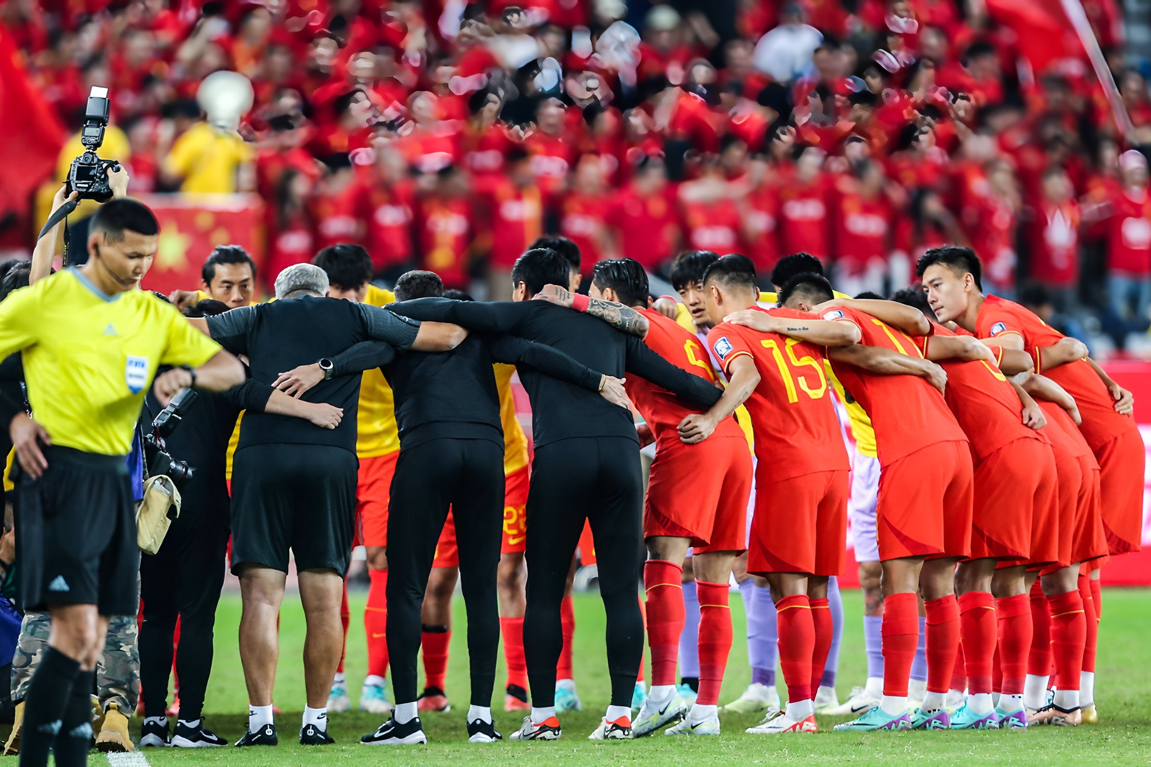 国家队热身赛继续推进，再添新话题，主攻线磨合成为重点